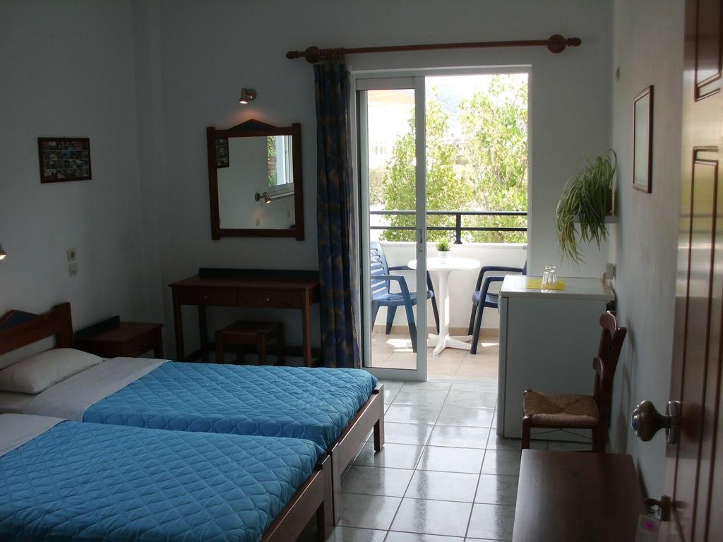 Anthea Apartments Palaiochora Exterior foto