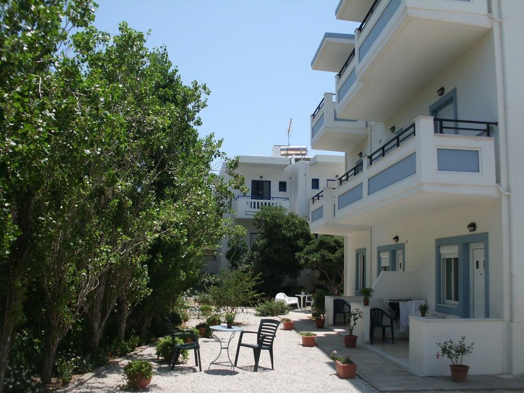 Anthea Apartments Palaiochora Exterior foto